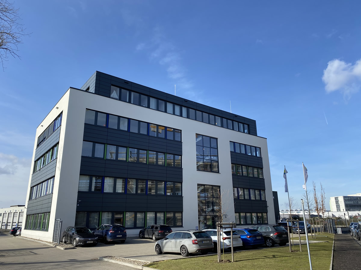 Bürogebäudes mit Produktionshalle – Pyramide GmbH Referenzen